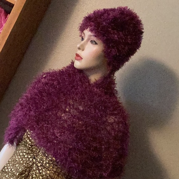 Wine colored hand knitted set of wrap and hat - Picture 1 of 1